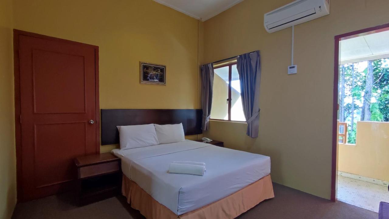 Mersing Merlin Inn Exterior photo