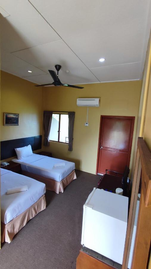 Mersing Merlin Inn Exterior photo