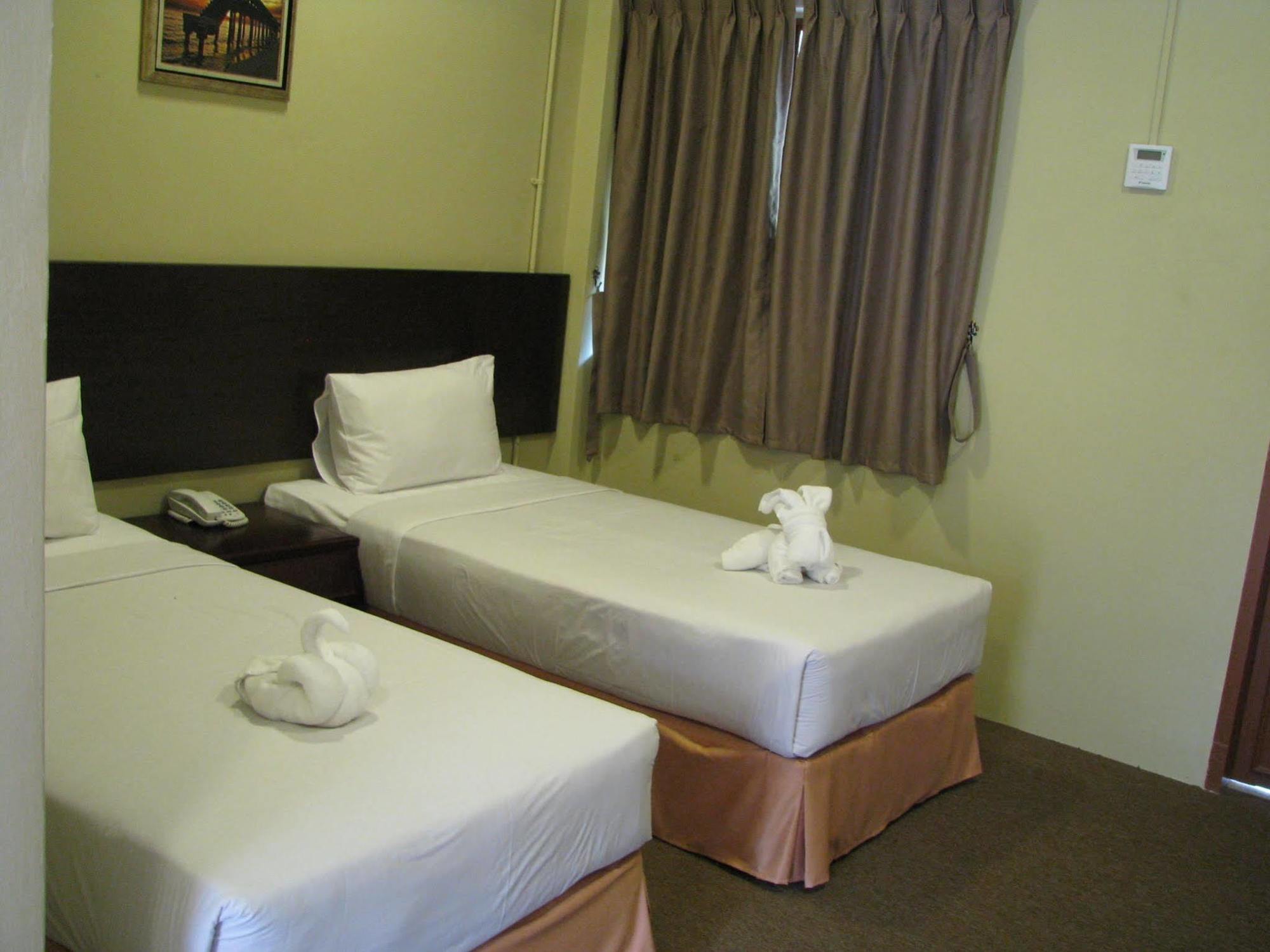 Mersing Merlin Inn Exterior photo