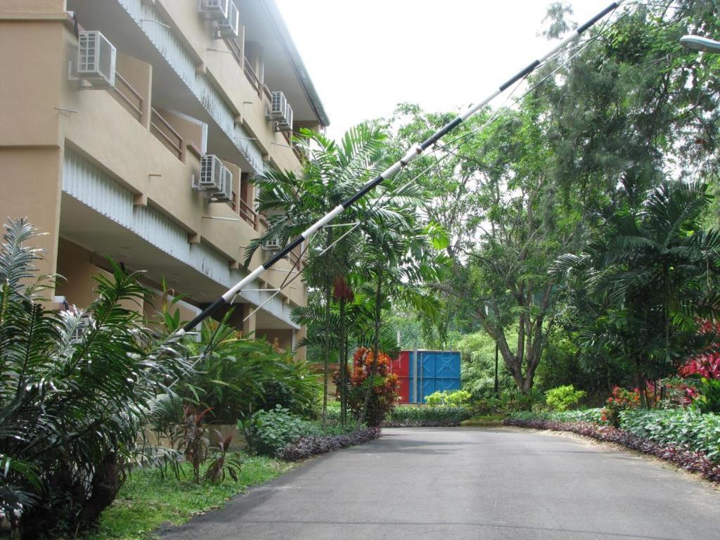 Mersing Merlin Inn Exterior photo